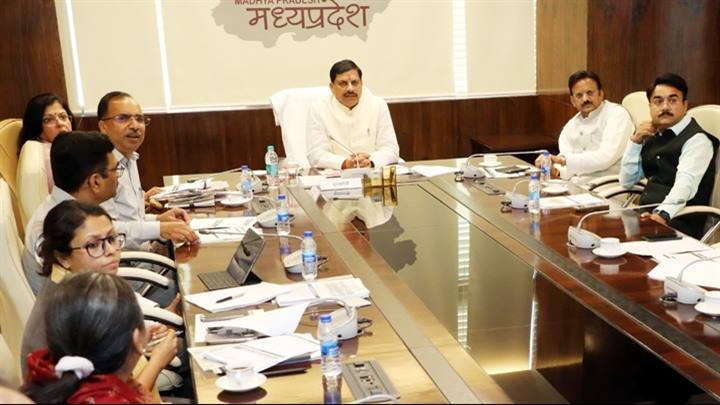 सम्पूर्ण प्रदेश में बेहतर चिकित्सा सुविधा के लिए रोडमेप विकसित किया जाए : मुख्यमंत्री डॉ. यादव